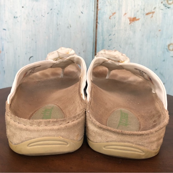 EARTH ORIGINS, “Rose White” slide-on sandals “burn more calories w/every step” - Picture 5 of 12